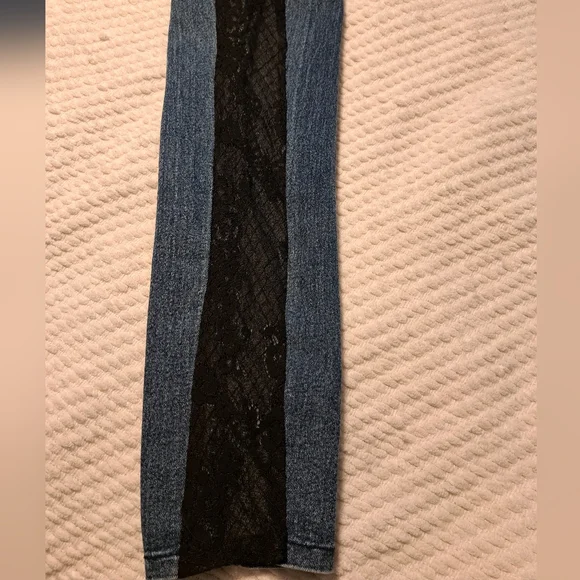 Venus Bum Lifter Jeans - Picture 5 of 10